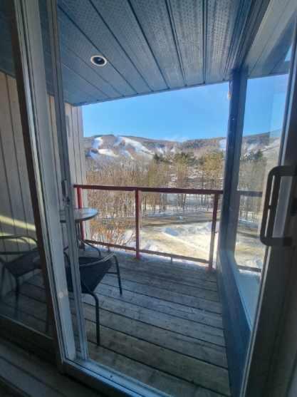 Superbe Condo Face Aux Pentes De Ski Stoneham!!! Luaran gambar