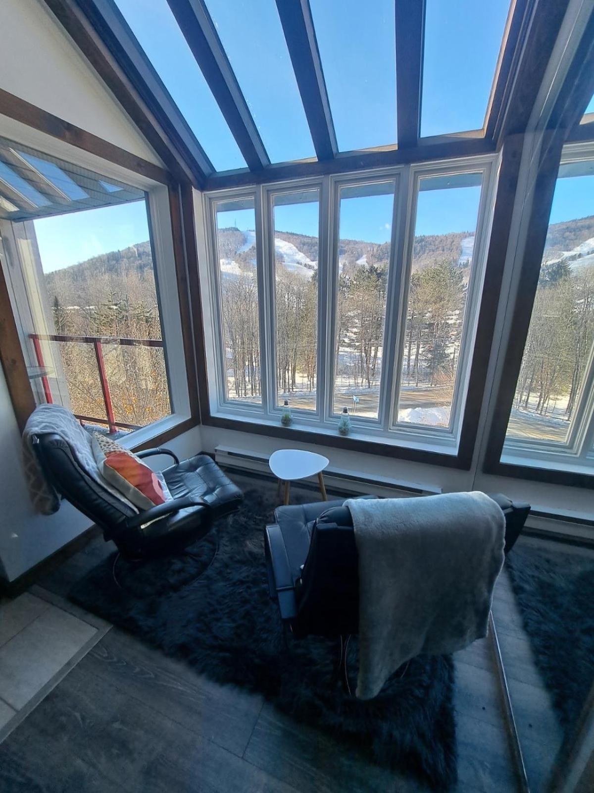 Superbe Condo Face Aux Pentes De Ski Stoneham!!! Luaran gambar