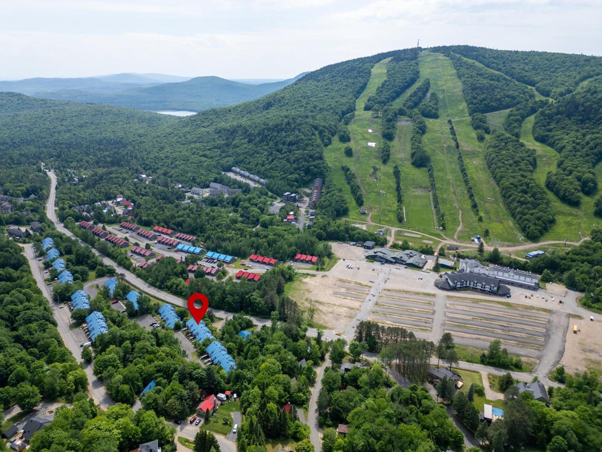 Superbe Condo Face Aux Pentes De Ski Stoneham!!! Luaran gambar