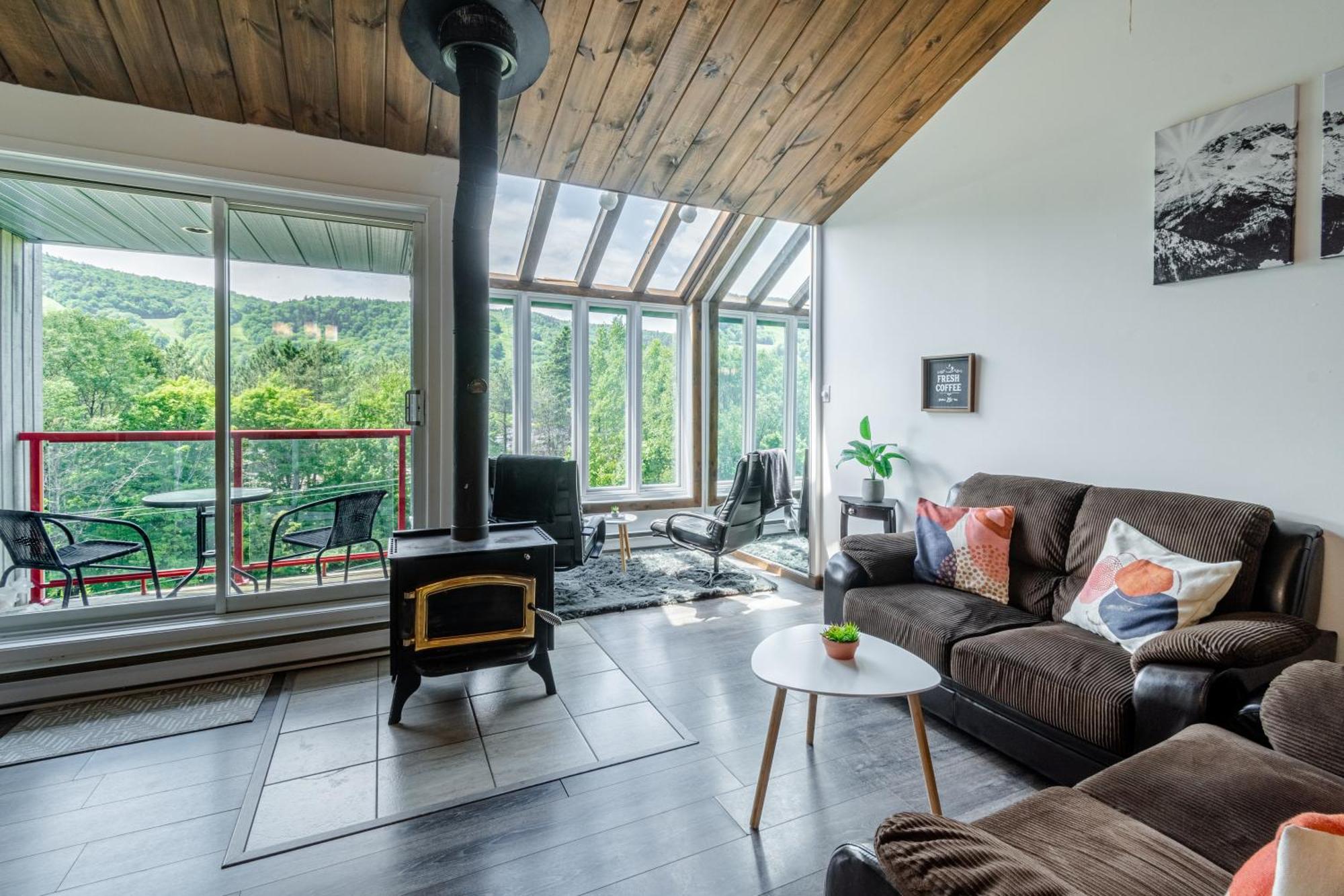 Superbe Condo Face Aux Pentes De Ski Stoneham!!! Luaran gambar