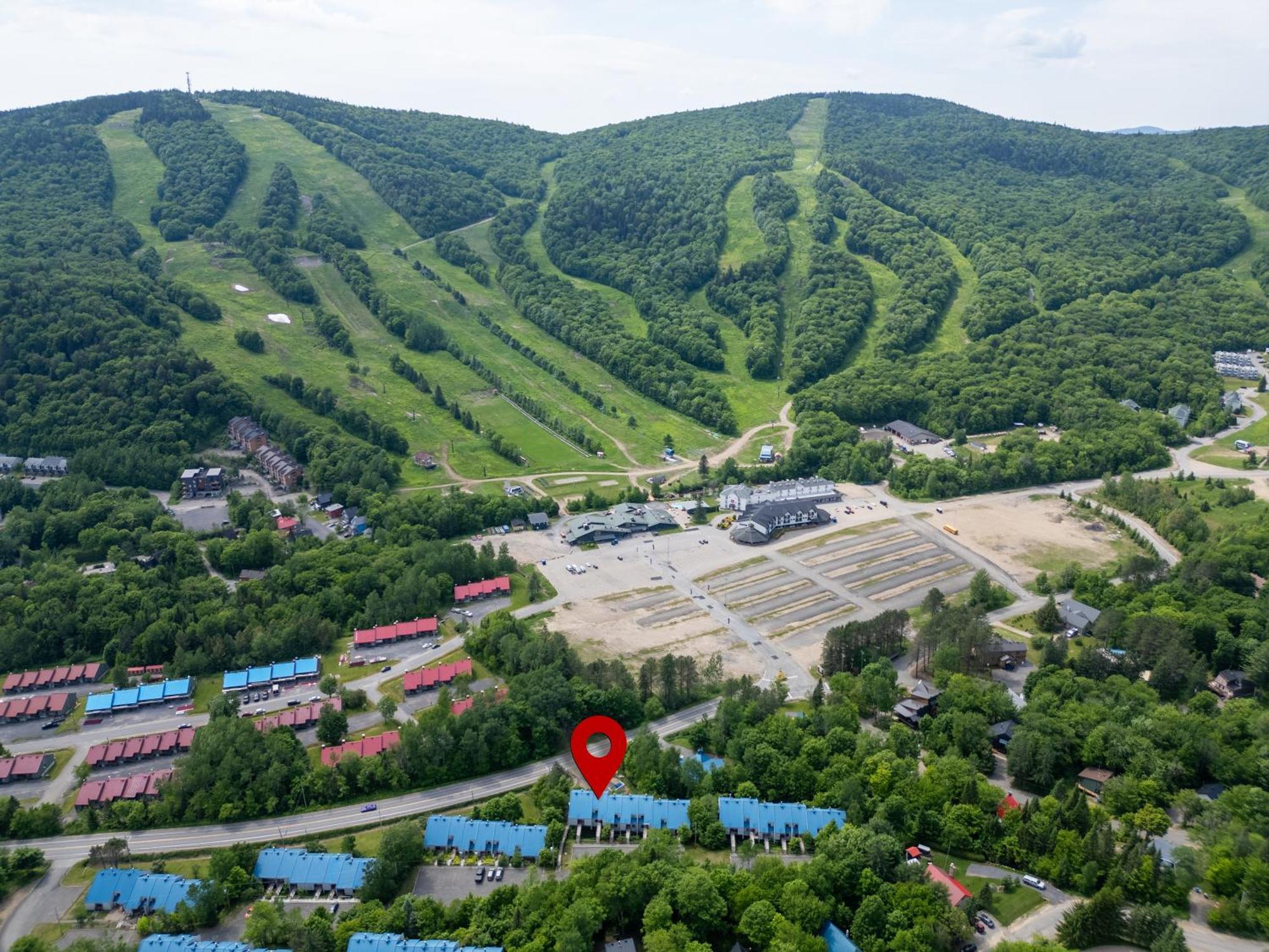 Superbe Condo Face Aux Pentes De Ski Stoneham!!! Luaran gambar